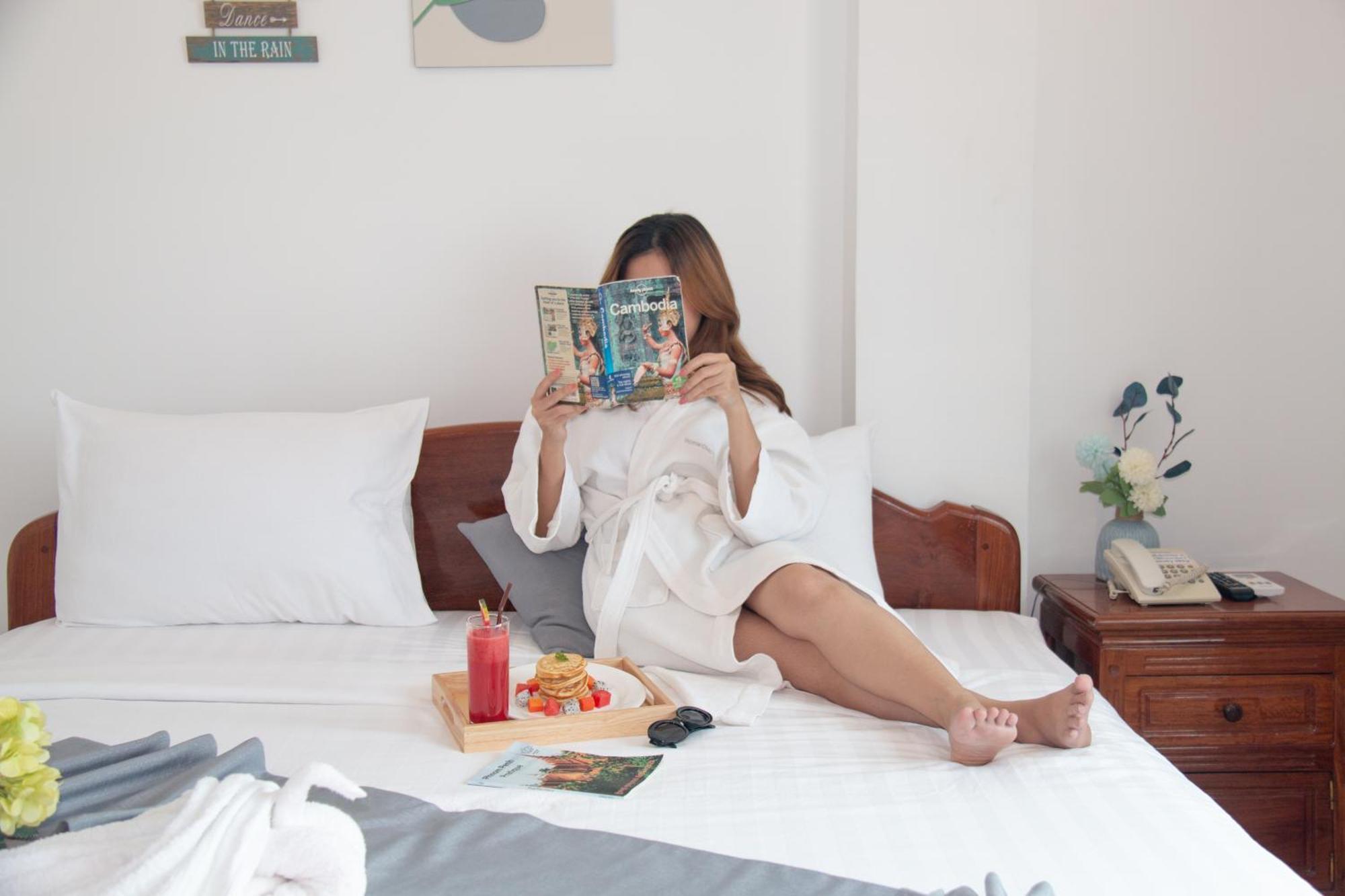 White Corner Hotel Phnom Penh Extérieur photo